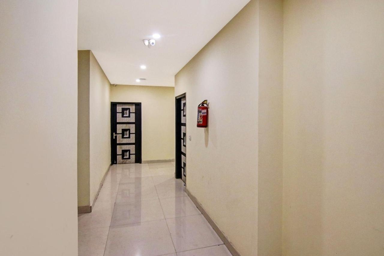 Oyo Flagship Pleasure Near Haiderpur Metro Station Hotel 3*